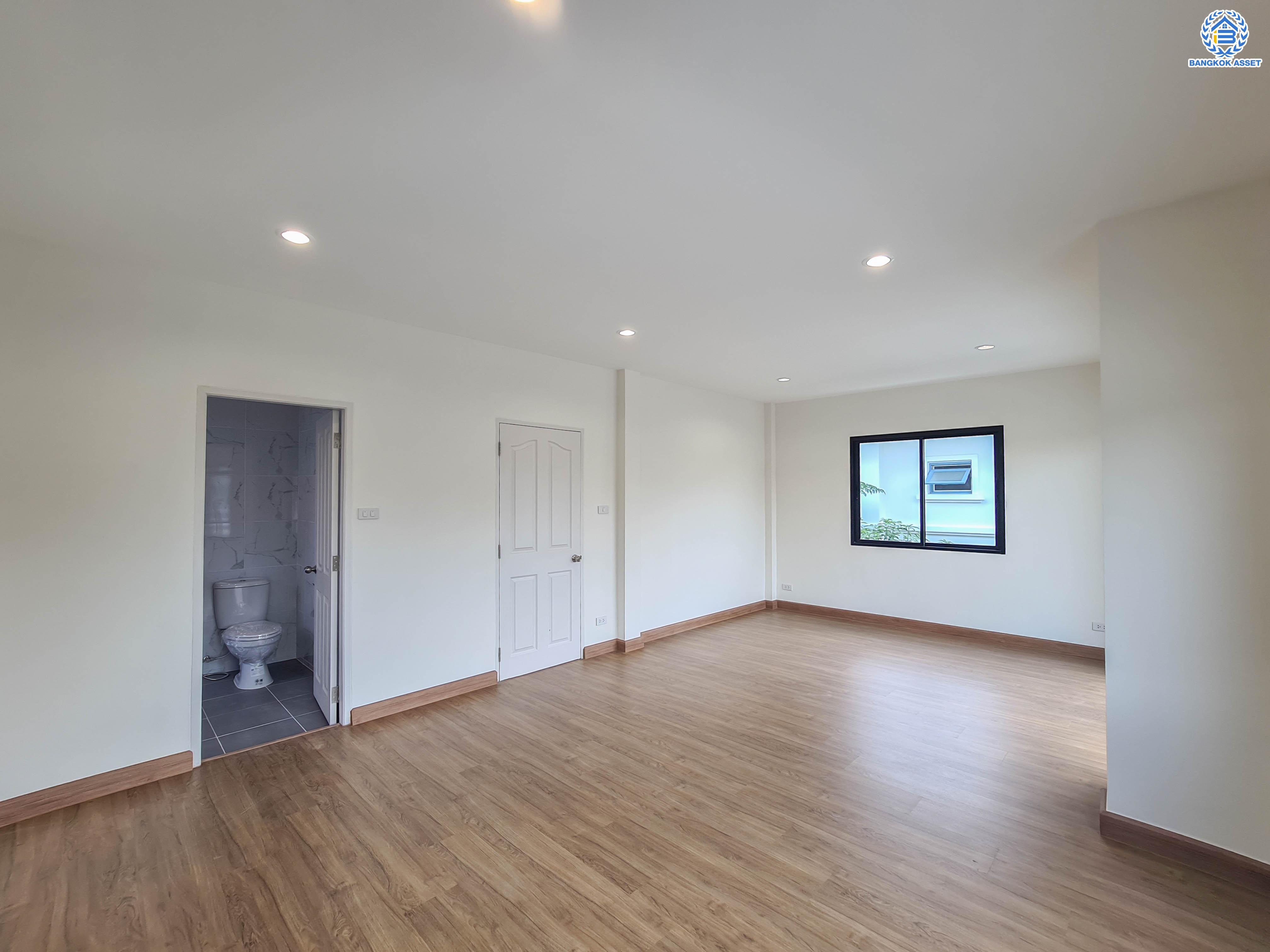 บ้านมือสองตกแต่งใหม่ แบรนด์ LH โครงการ ชัยพฤกษ์ บางบัวทอง หลังใหญ่ เนื้อที่ 55.2 ตร.ว. ฟังก์ชัน 3 ห้องนอน 3 ห้องน้ำ 1 ห้องอเนกประสงค์ พร้อม Facilities ครบครัน บนทำเลเดินทางสะดวก ติดถนนบางกรวย-ไทรน้อย ใกล้เซ็นทรัลเวสต์เกต และรถไฟฟ้าสายสีม่วง "สถานีบางพลู"